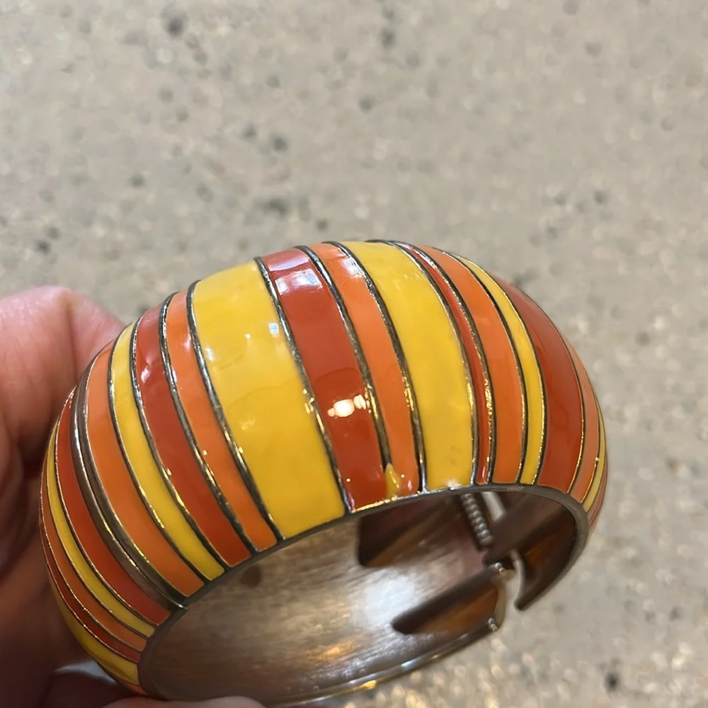 RETRO WIDE STRIPED ENAMELED BANGLE CLAM SHELL BRACELET HARVEST GOLD AND ORANGE